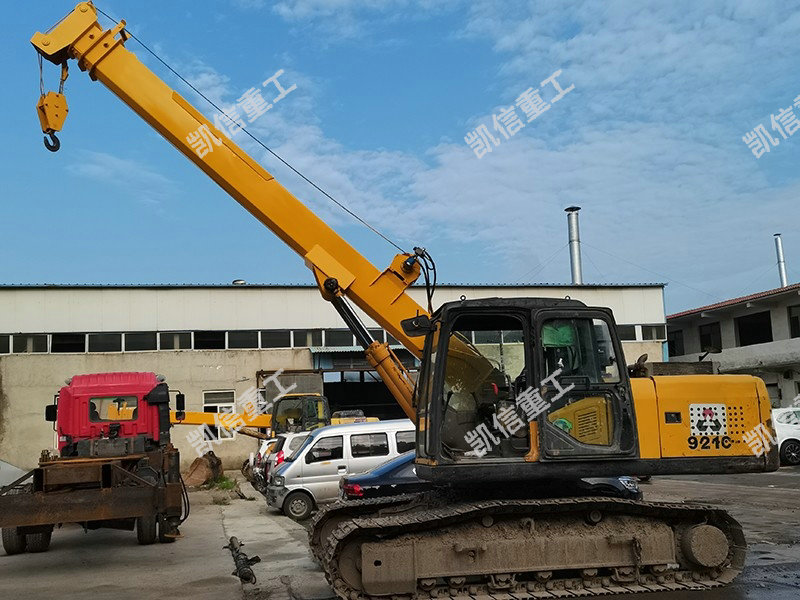 挖掘機(jī)改裝伸縮臂履帶吊車(chē)